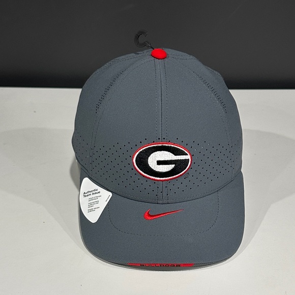 Nike UGA Gray Cap with Red Details NWT - Picture 1 of 4